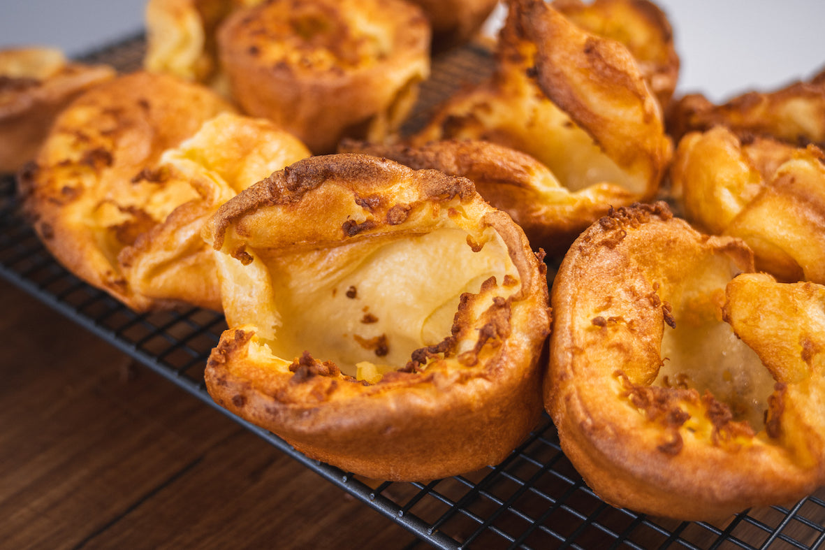 http://www.andy-cooks.com/cdn/shop/articles/20230901004051-andy-20cooks-20-20yorkshire-20pudding.jpg?v=1693605852