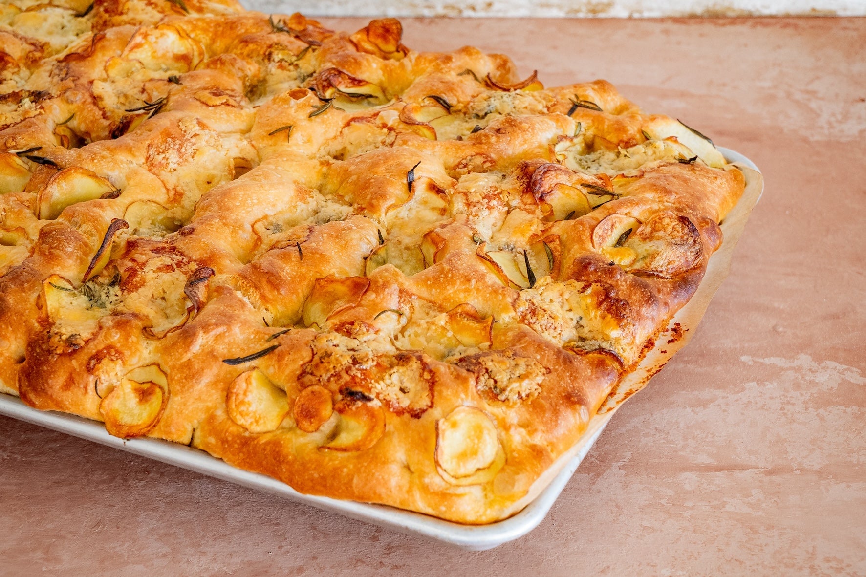 Focaccia mit Kartoffeln, Gorgonzola und Rosmarin – Andy Cooks